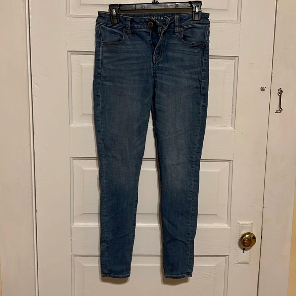 American Eagle womens size 4 jean jeggings in used condition.